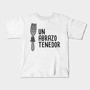 Un Abrazo Tenedor - Spanish Puns Collection Kids T-Shirt